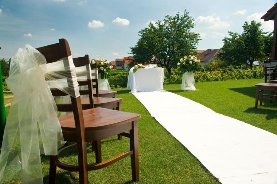 Hotel Vinohrad Milotice ภายนอก รูปภาพ